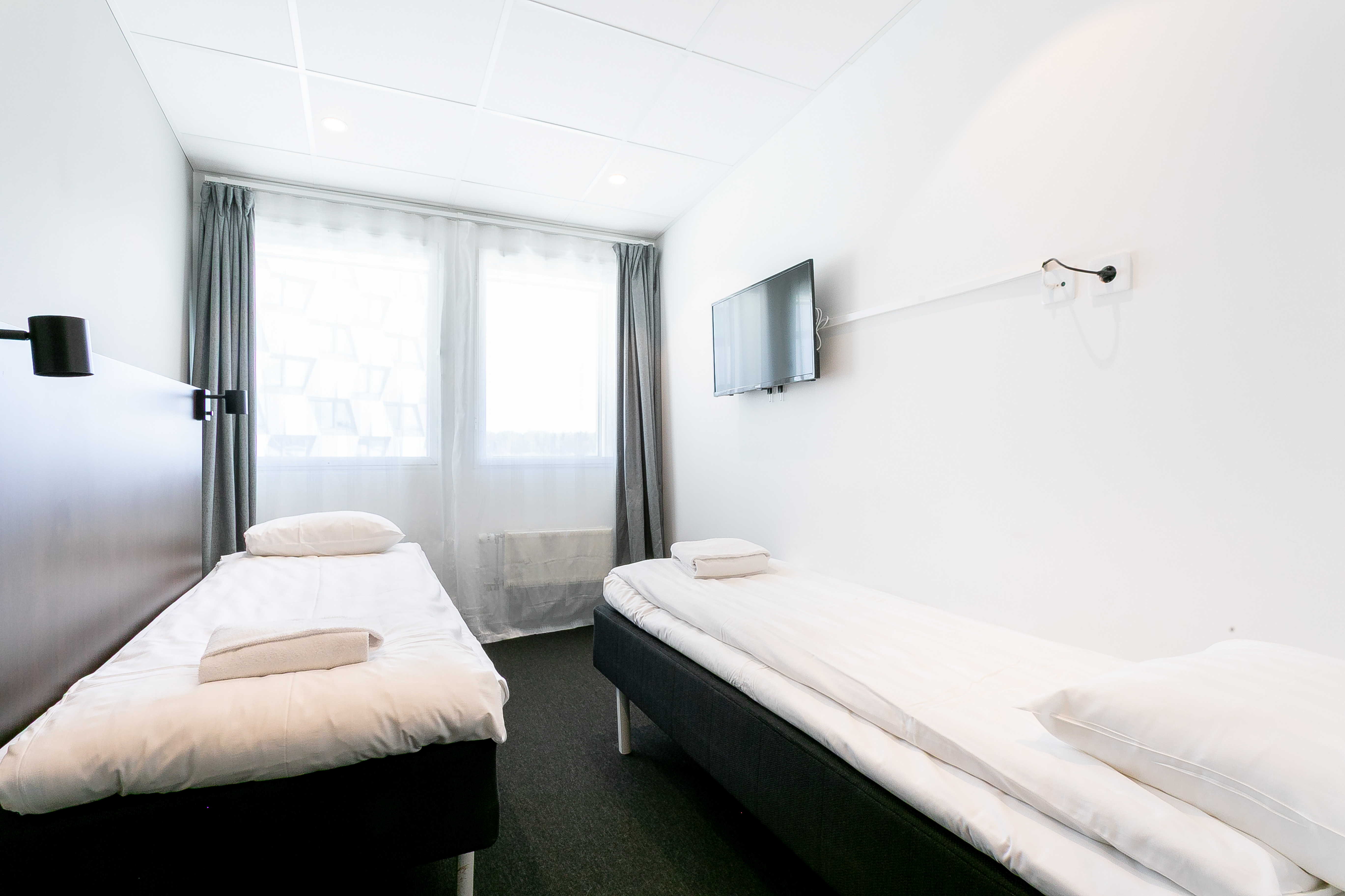 Twin beds Twin Studio ApartDirect Arlandastad.jpg