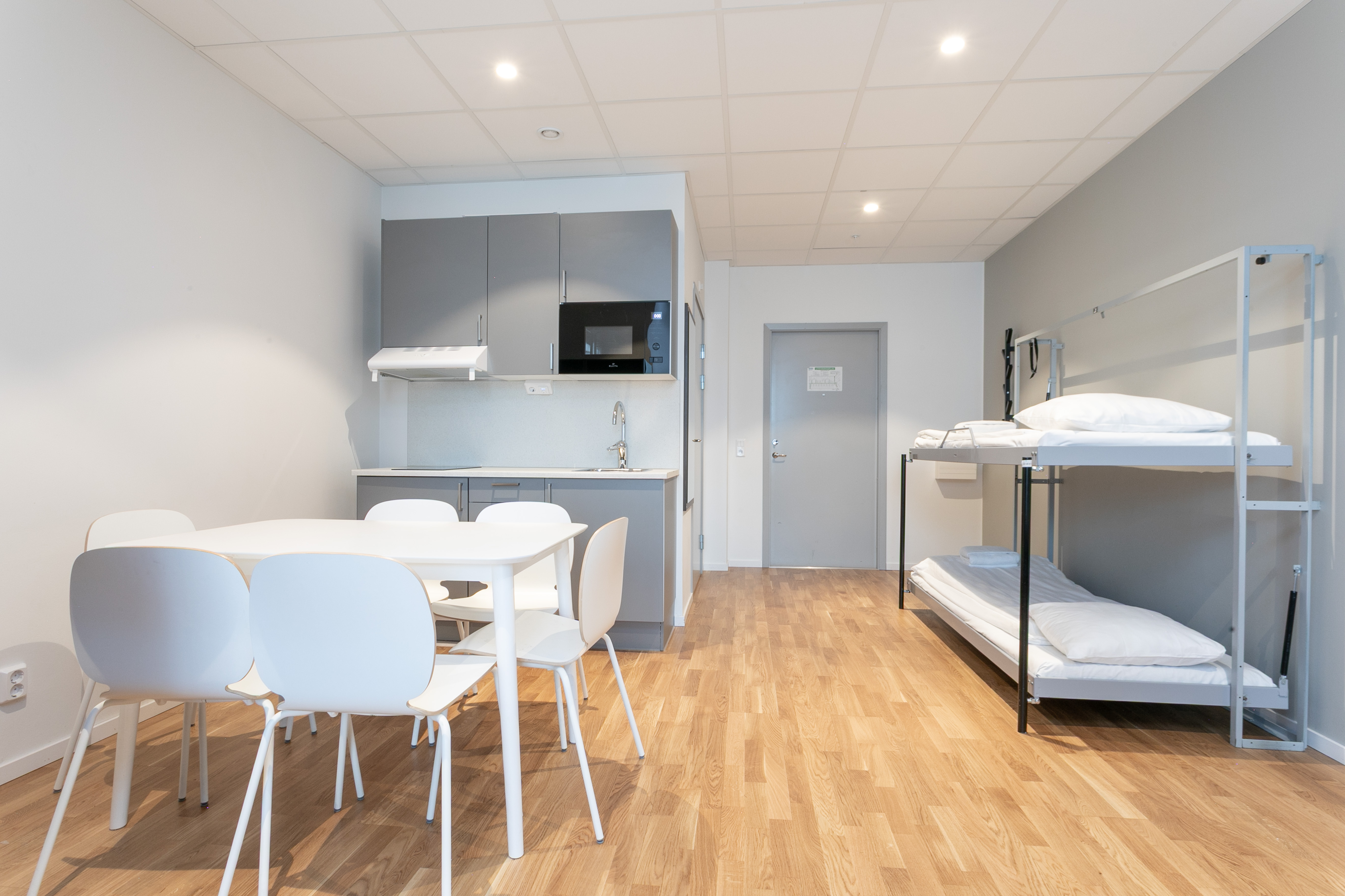 Overview Family Studio ApartDirect Arlandastad.jpg